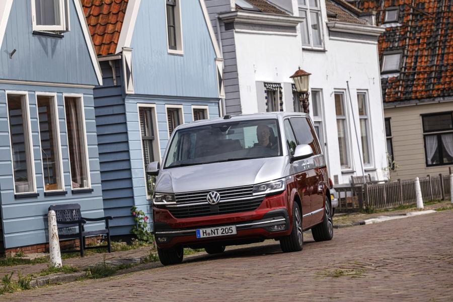  Volkswagen Multivan Bulli (T6.1) 2019 года  (фото 16 из 86)
